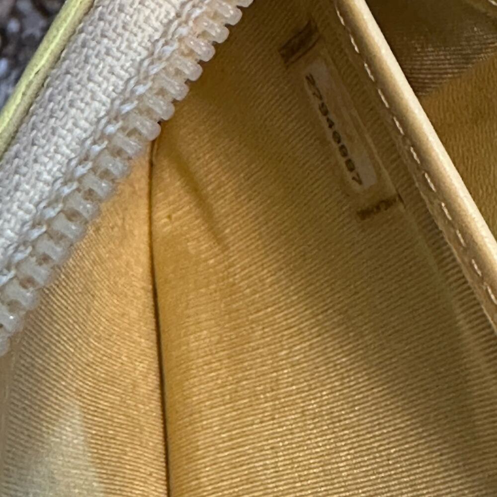 Chanel Yellow leather wallet, used - Picture 9 of 12